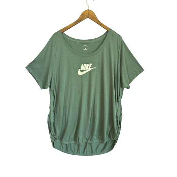 Nike The Nike Tee Green Logo T-Shirt Women’s Plus Size 2X - Picture 1 of 8